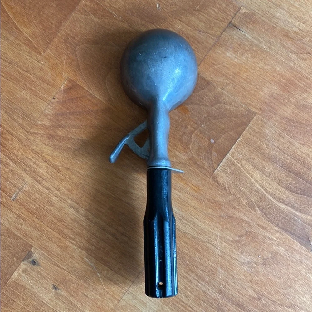 Vintage Peerless Metal Ice Cream Scoop with Black Handle